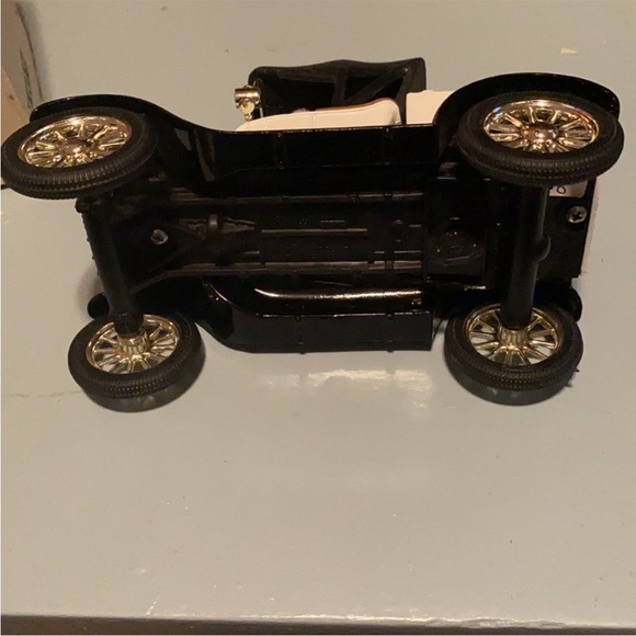 ERTL 1918 Runabout Bank - Picture 5 of 8